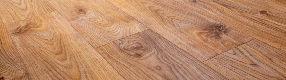 Equipe Revestlar em instalação de piso vinílico em Salvador